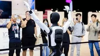 Manifestación de robots en Polonia para exigir una regulación más estricta de la IA