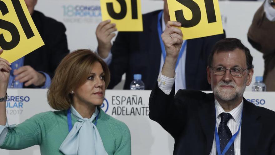 Cospedal y Rajoy, en una votación del congreso del PP.
