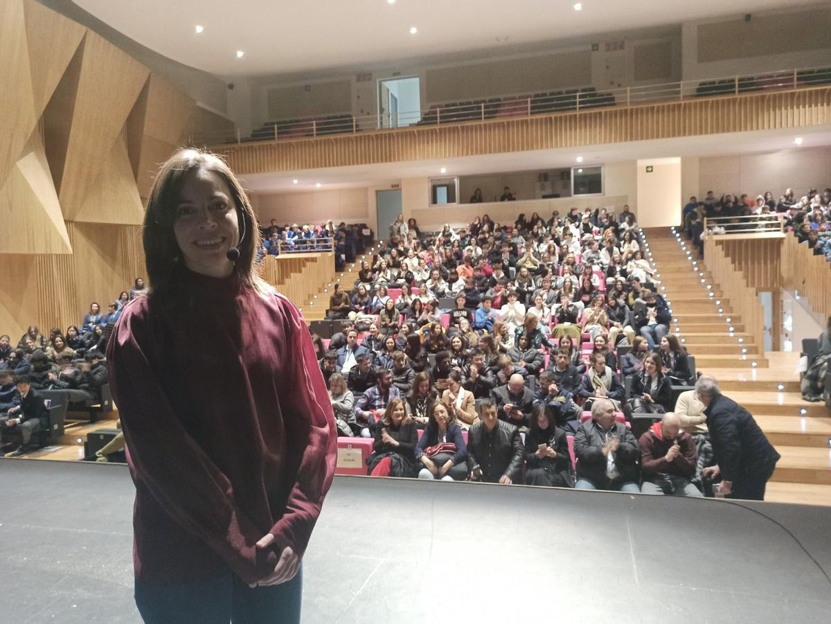 Ana Fernández Iglesias antes de  su charla del pasado mes de enero en Lugones.