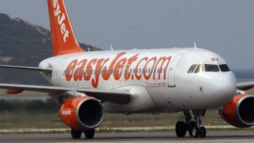 Imagen de archivo de un avión de Easy Jet en Ibiza.