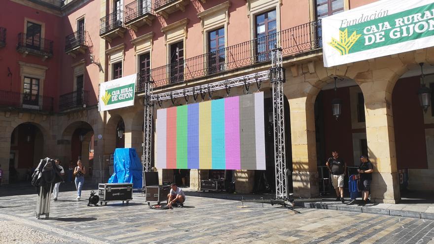 Todo listo en la Plaza Mayor de Gijón para animar a España en la final del Mundial de fútbol femenino