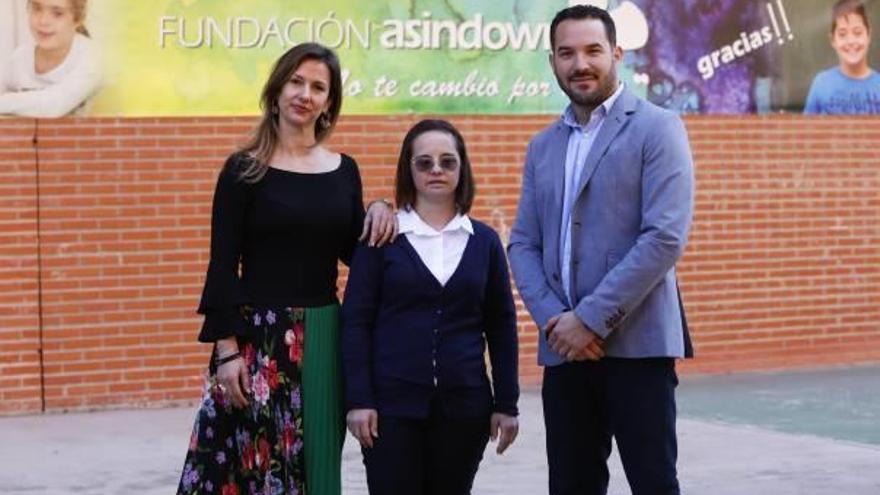 Miedes, Galcerán y Campos, en el patio de la sede de Asindown en València.