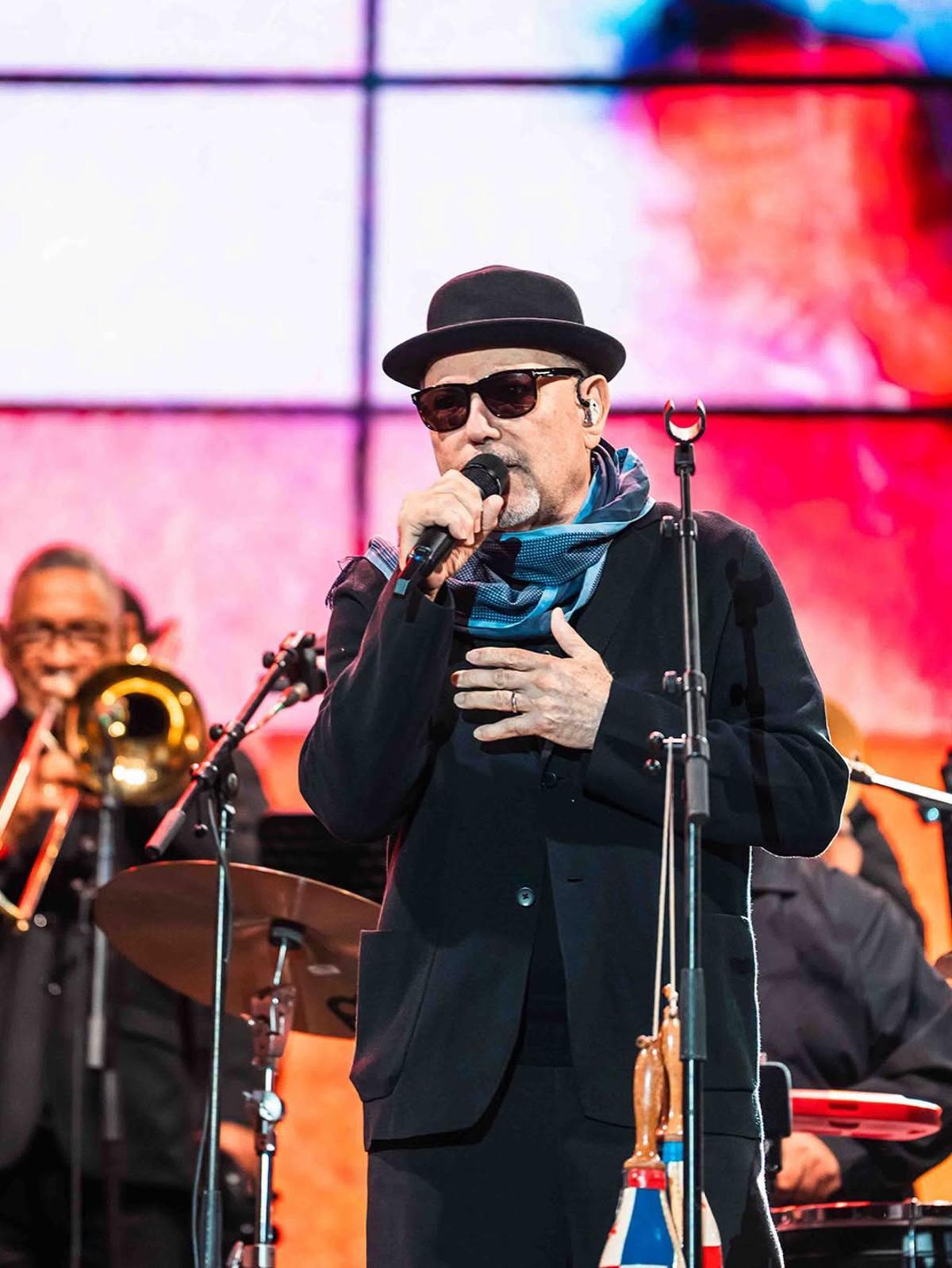 Rubén Blades durante su concierto en el Auditorio Natural de Lanuza el domingo.