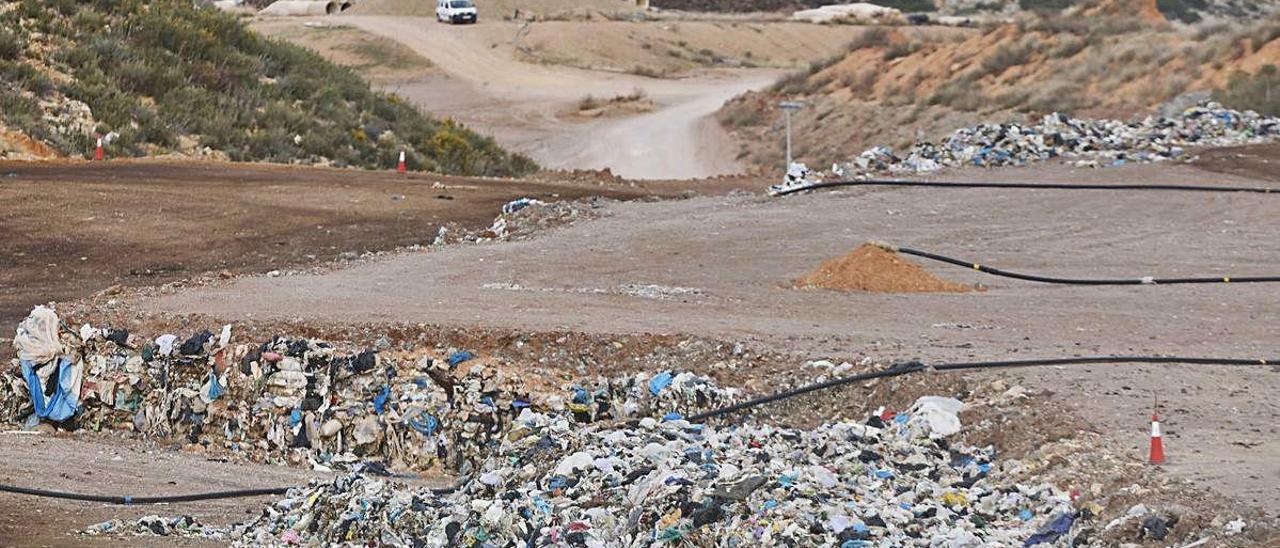 El vertedero de Dos Aguas acumula alegaciones en una  ampliación aún en el aire