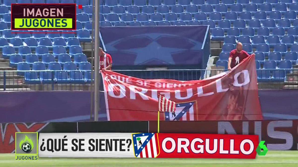 La imagen de los operarios instalando las pancartas en el Vicente Calderón