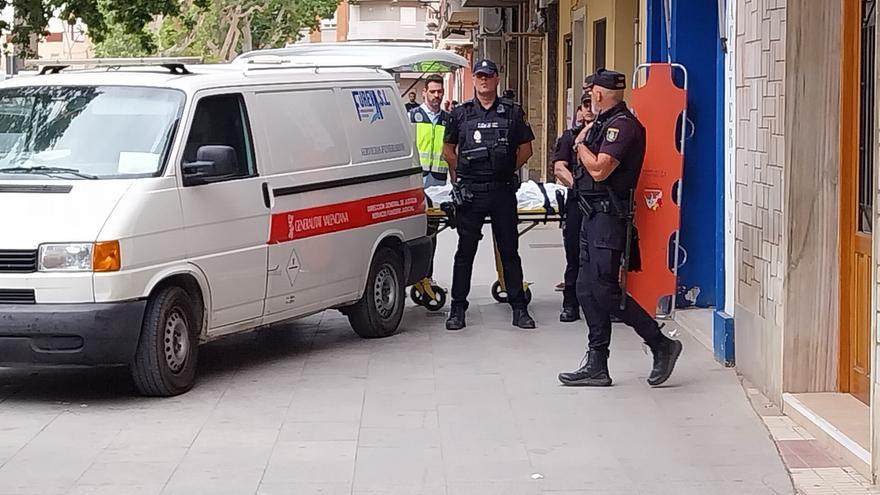 Un hombre asfixia y acuchilla a su mujer y a su hijo de dos años en Algemesí