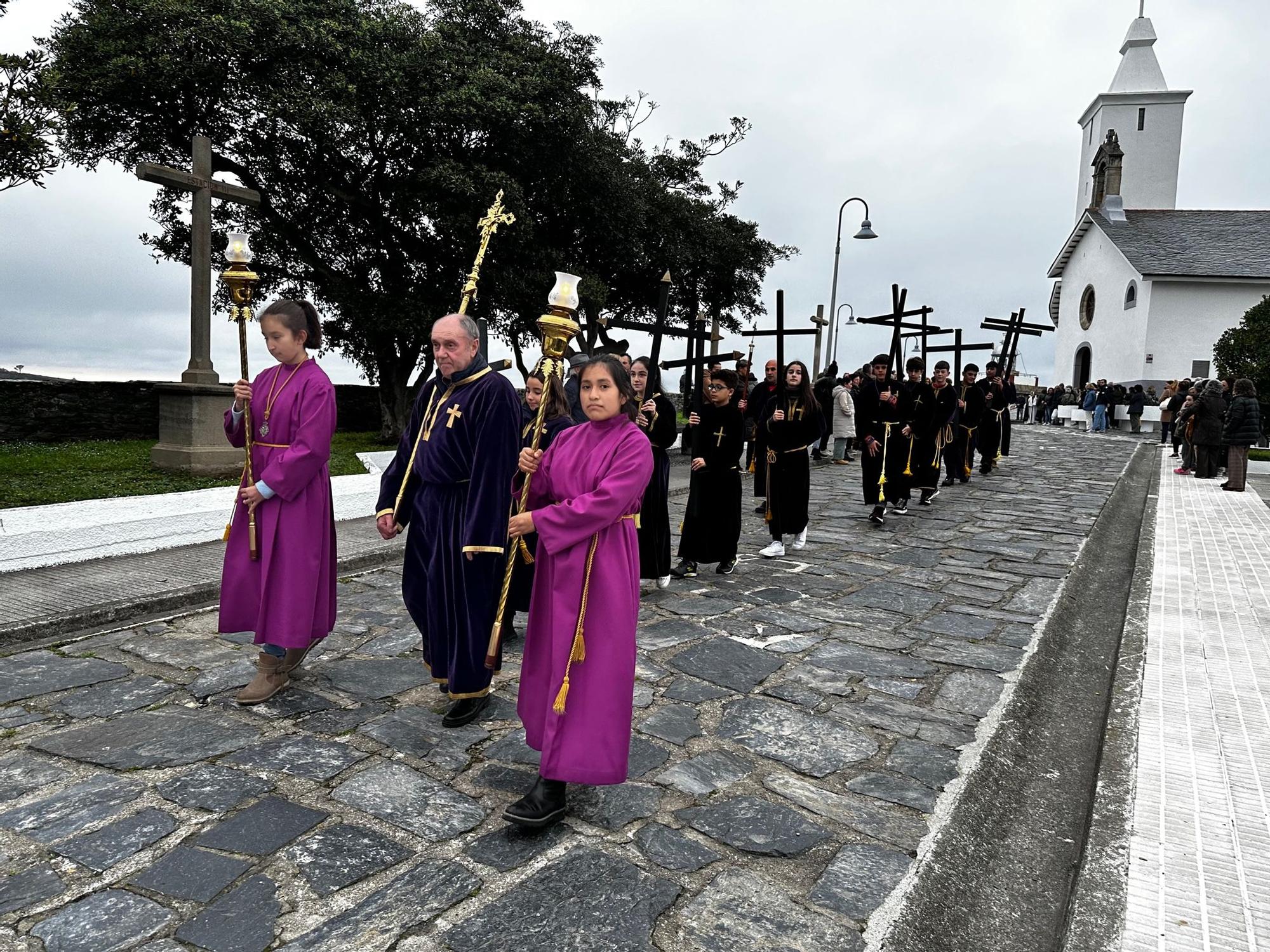 En imágenes: el Nazareno deslumbra en Luarca