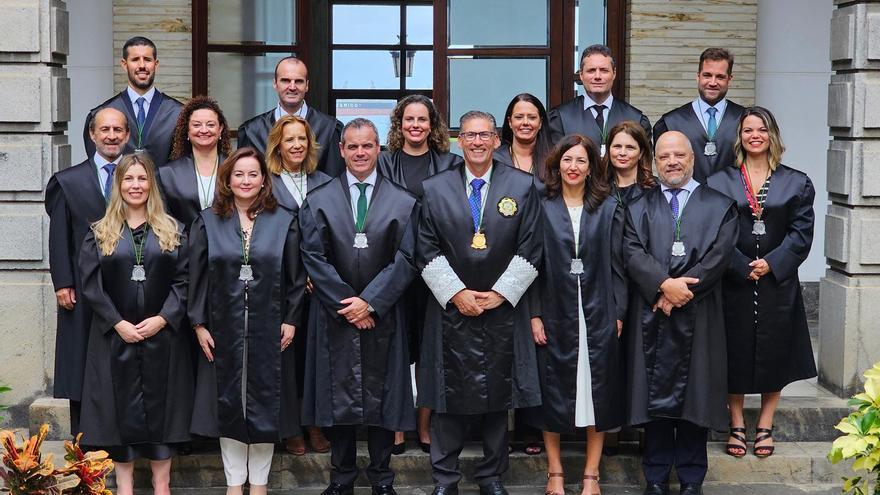 La nueva junta de gobierno del Colegio de Graduados Sociales presta juramento en el Palacio de la Justicia