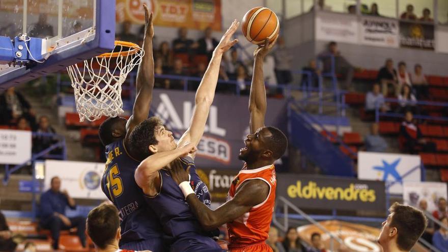 El Oviedo Baloncesto roza la gesta pero cae 70-68 en Manresa