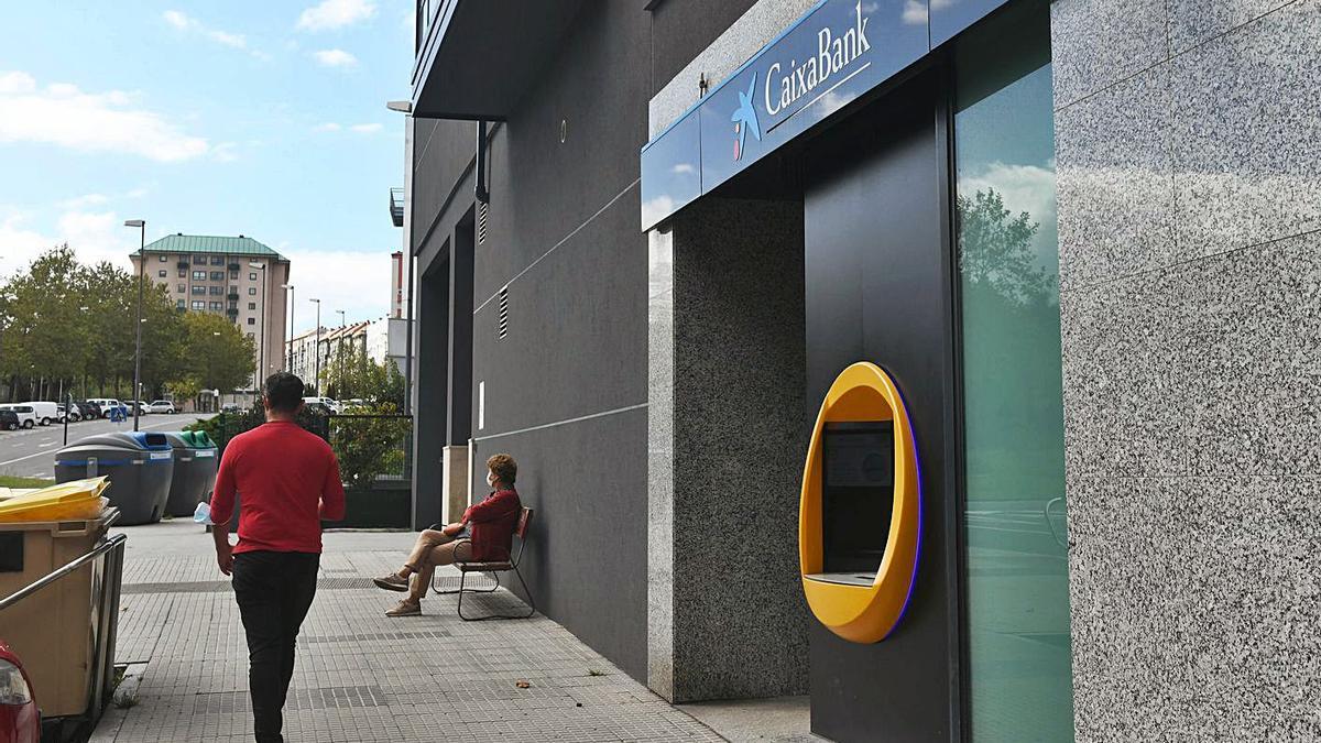 Antigua oficina de Caixabank en Novo Mesoiro, cerrada en la actualidad.