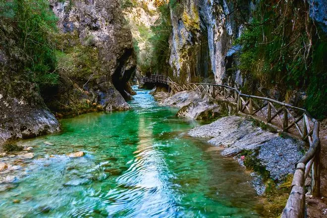 Es una de las maravillas naturales más impresionantes de Jaén, y la ruta de senderismo más adictiva de España