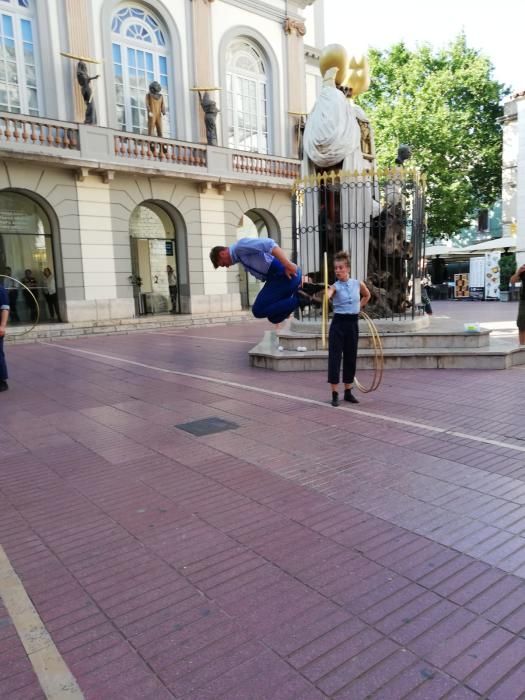 Espectacle de carrer del Cirque Éloize a Figueres