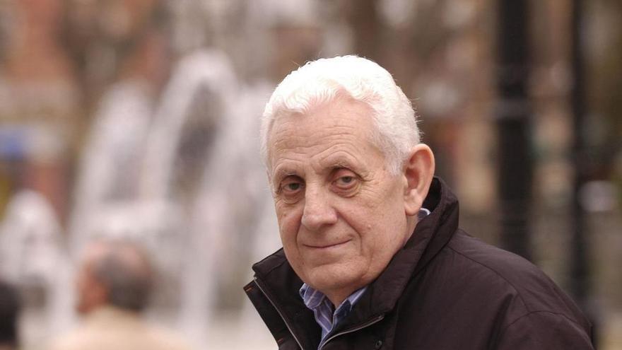 Luis Fernández Roces, el escritor que aún se abre paso