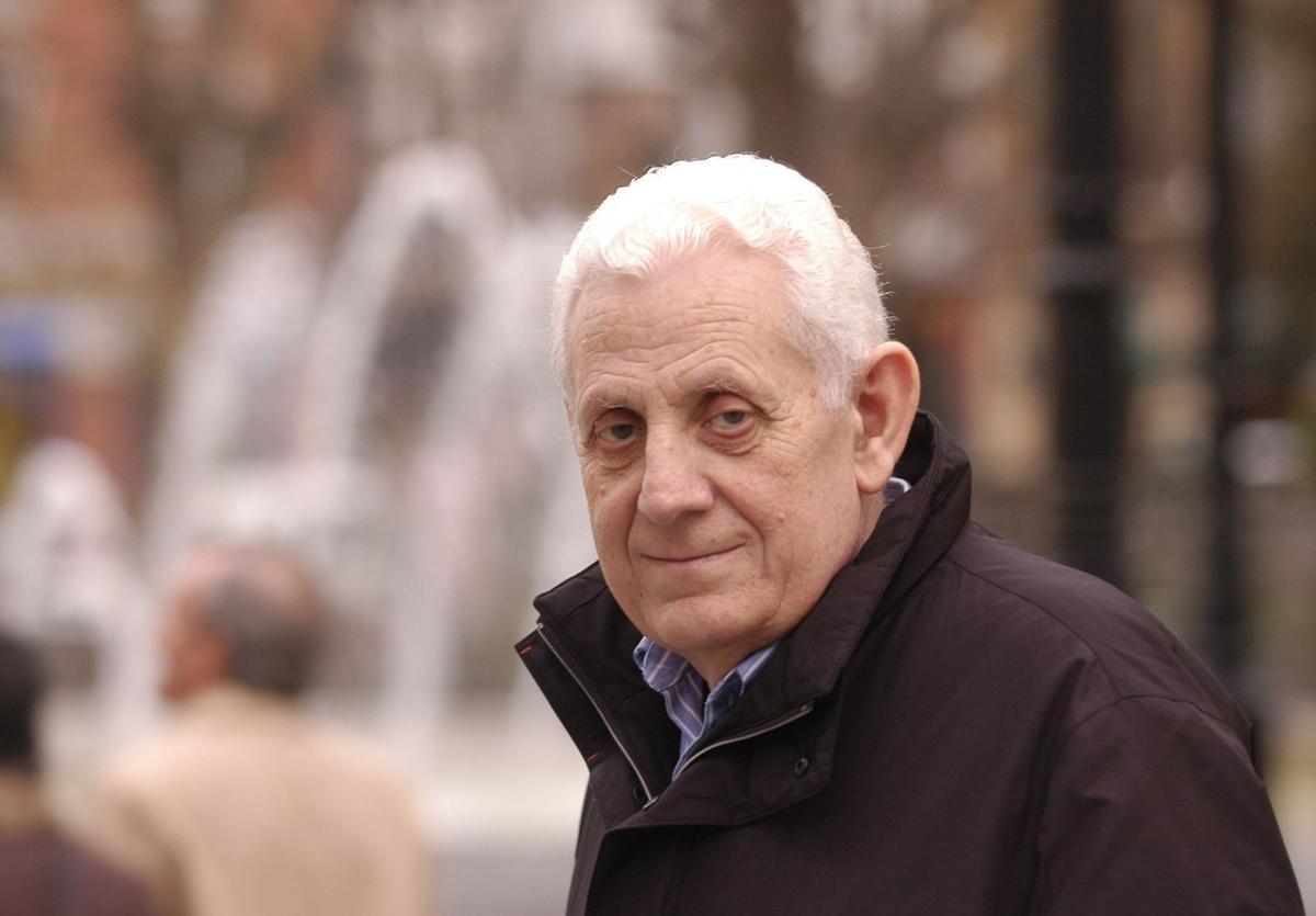 Luis Fernández Roces, el escritor que aún se abre paso - La Nueva España