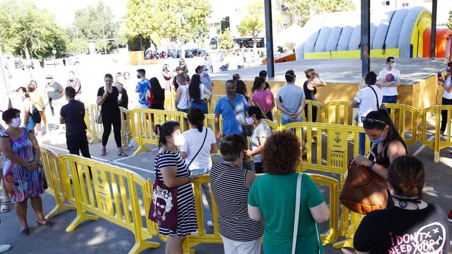 La carpa instal·lada a la plaça Picasso de Sabadell