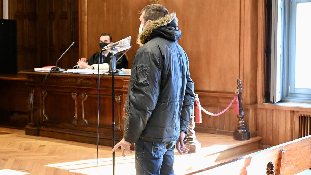 El acusado esta mañana en el juicio en la Audiencia Provincial de Pontevedra.