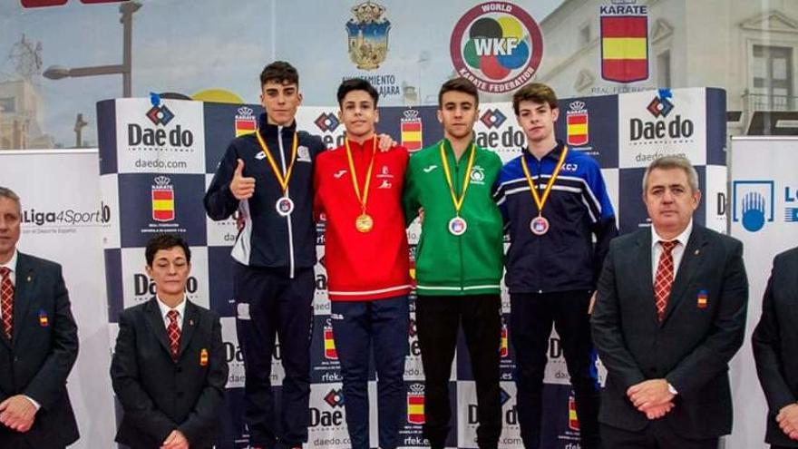 Jordi López, con su medalla en el podio