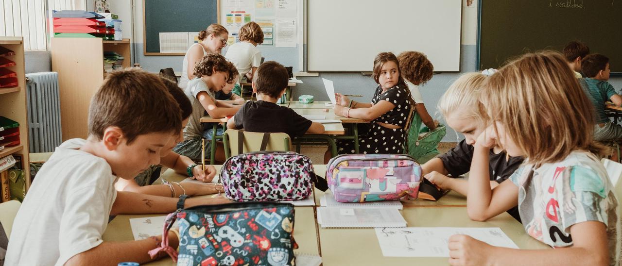 Alumnos durante una clase en un colegio de Mallorca