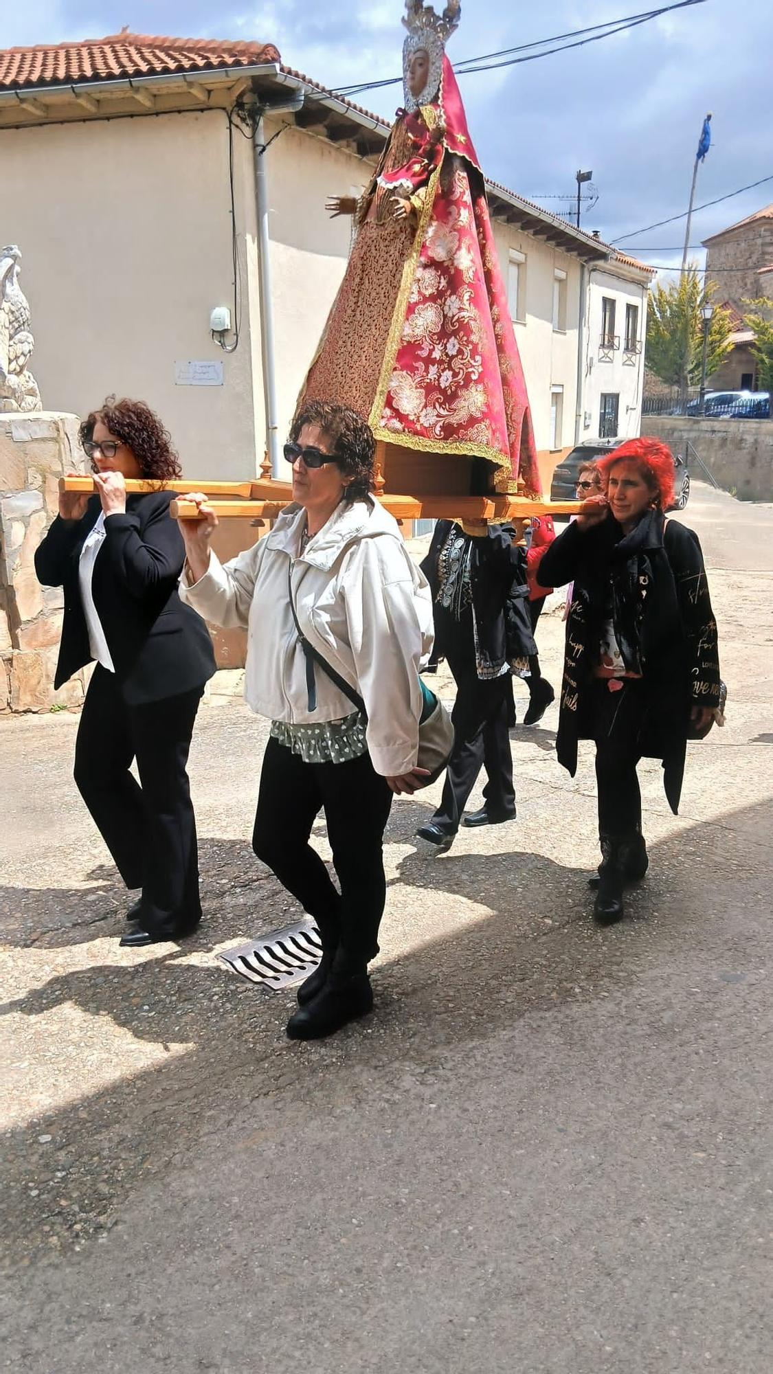 GALERÍA | La procesión de Santa Bárbara en Arrabalde, en imágenes