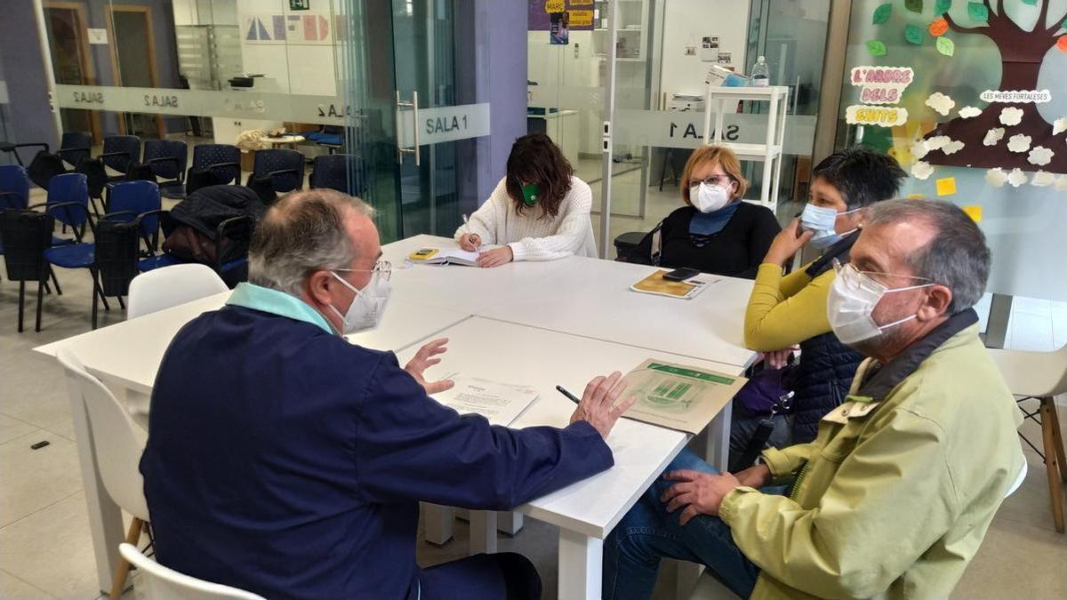 Miembros de Podem Castelló y AFDEM en la reunión por el Plan de Salud Mental.