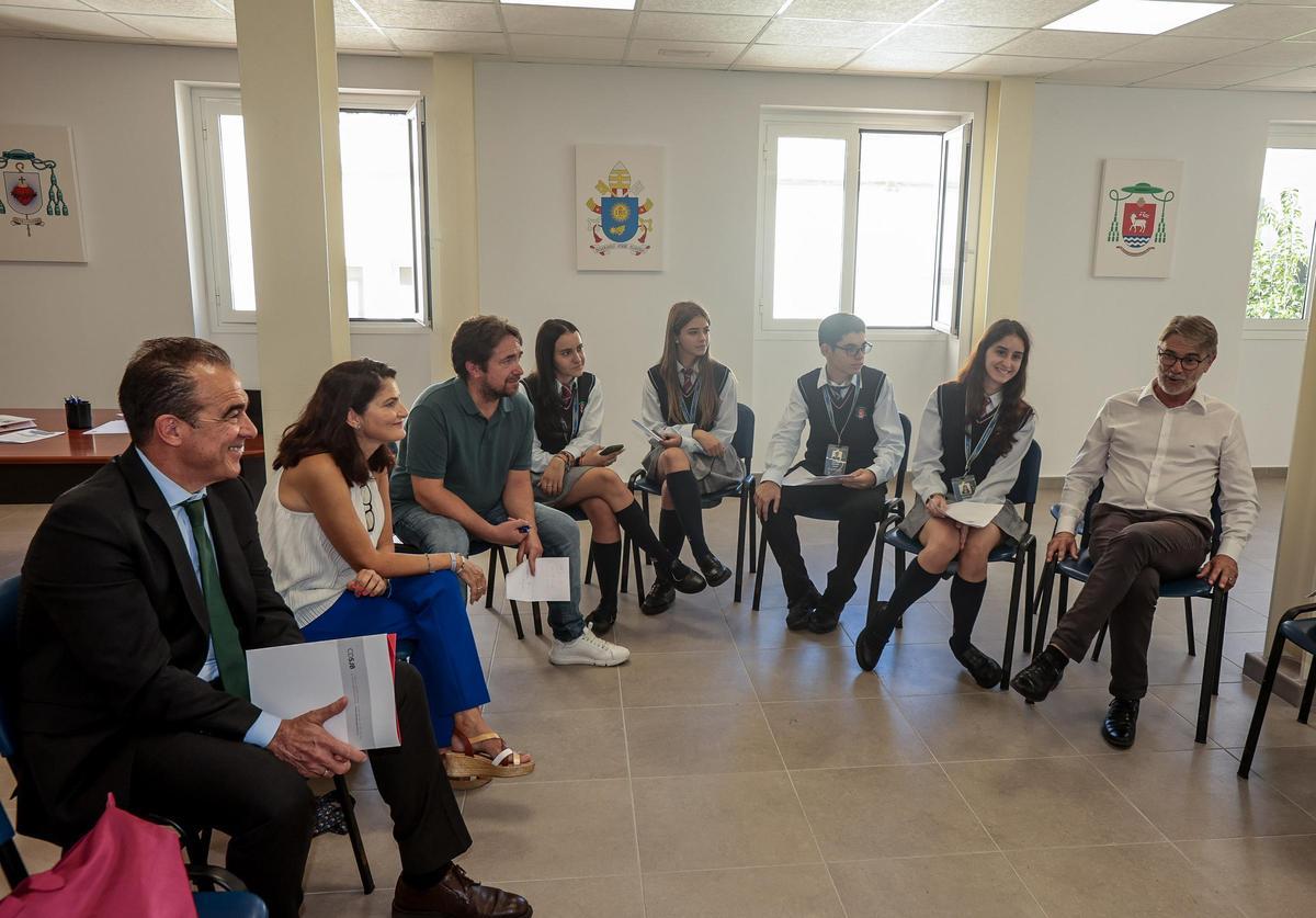 Un momento del encuentro celebrado este viernes en el colegio Diocesano San Juan Bautista de Alicante
