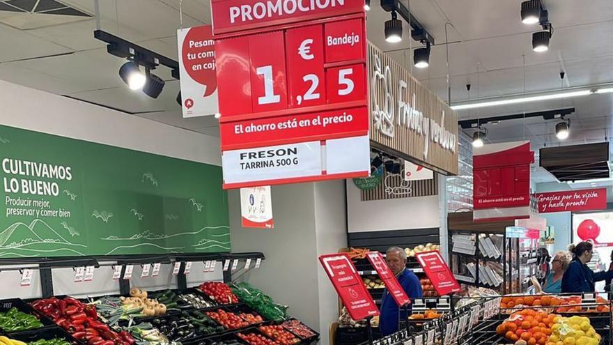 SECCIÓN DE FRUTERÍA EN EL NUEVO ALCAMPO DE PEDROLA.  |