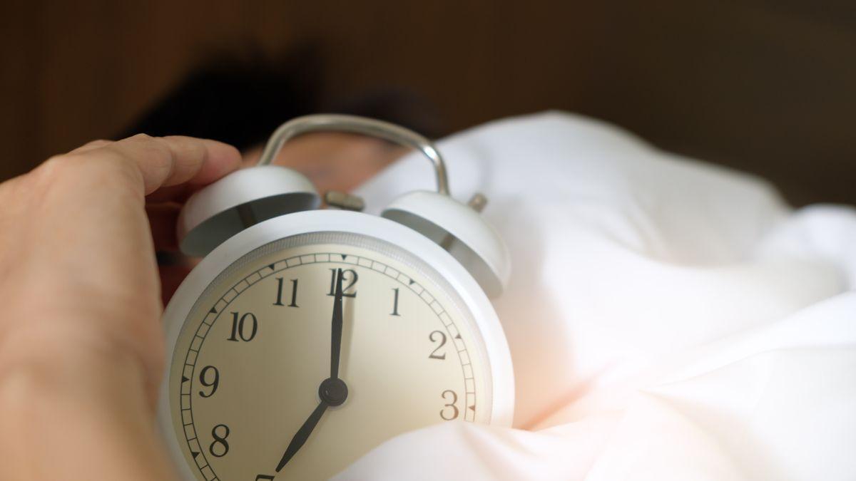 El número de horas exactas que debes dormir para perder grasa del vientre