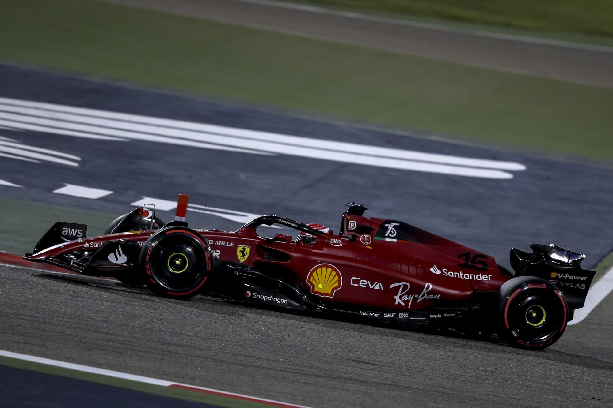 Leclerc primer líder al ganar Baréin; Sainz completó 'doblete' de Ferrari