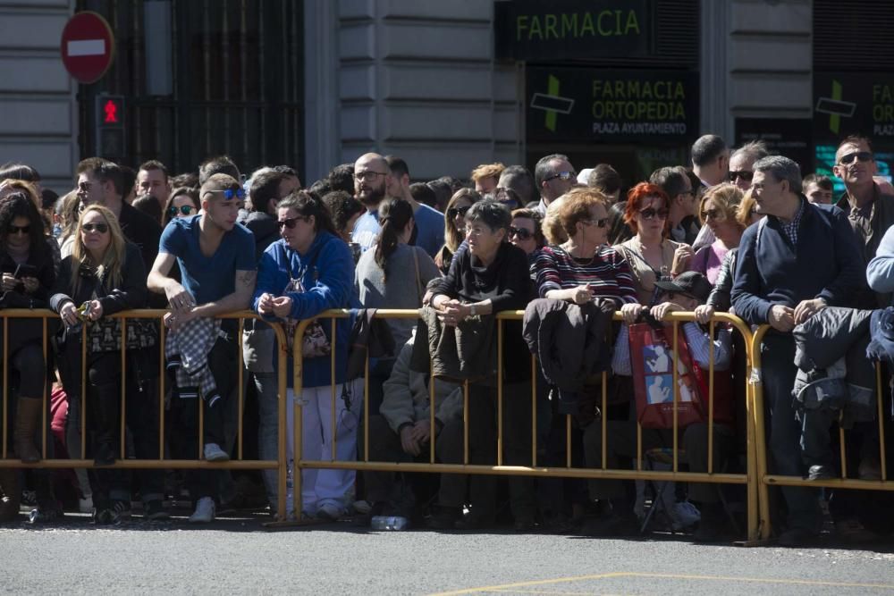 Búscate en la mascletà del 8 de marzo