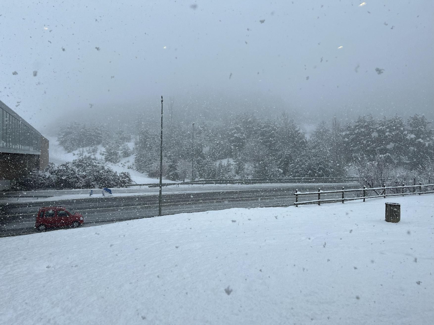 La nevada més important de la temporada emblanquina diferents punts de la Catalunya central