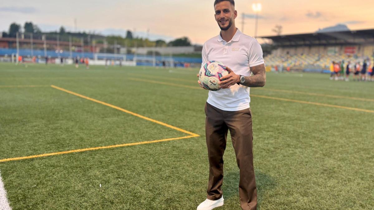 Anselm Pasquina al camp del futbol de la UD San Mauro