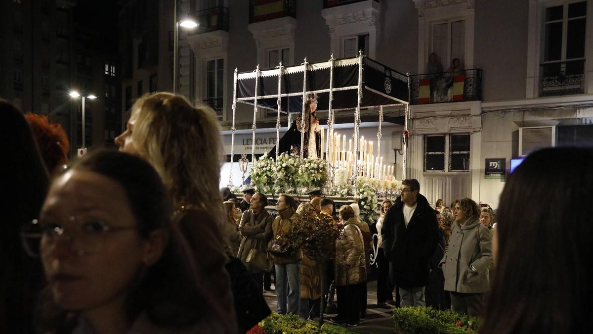 EN IMÁGENES: Emocionante procesión de la Soledad el Viernes Santo en Avilés