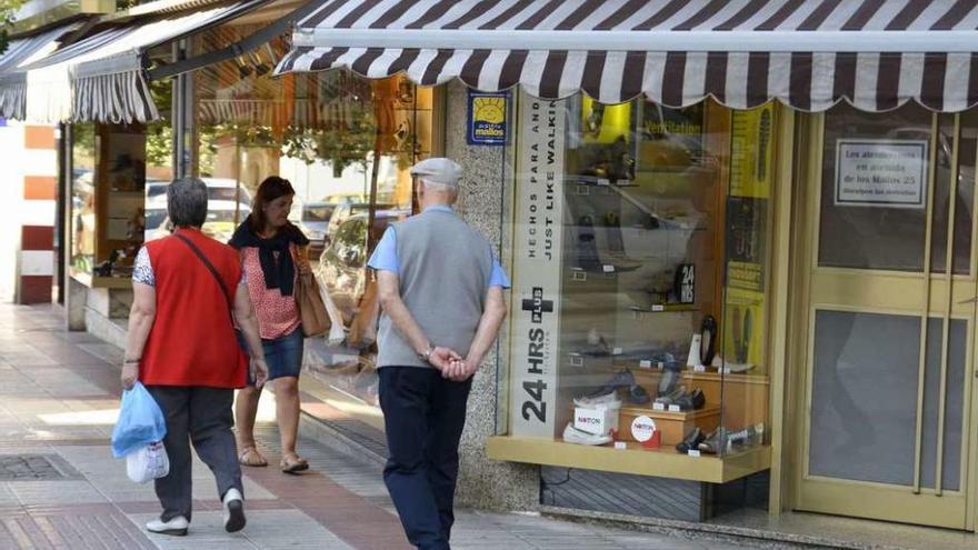 Establecimientos comerciales en el barrio de Os Mallos.