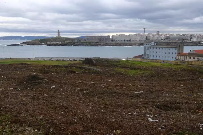 Los promotores de As Percebeiras, en A Coruña, proponen crear una “duna verde” junto al paseo marítimo
