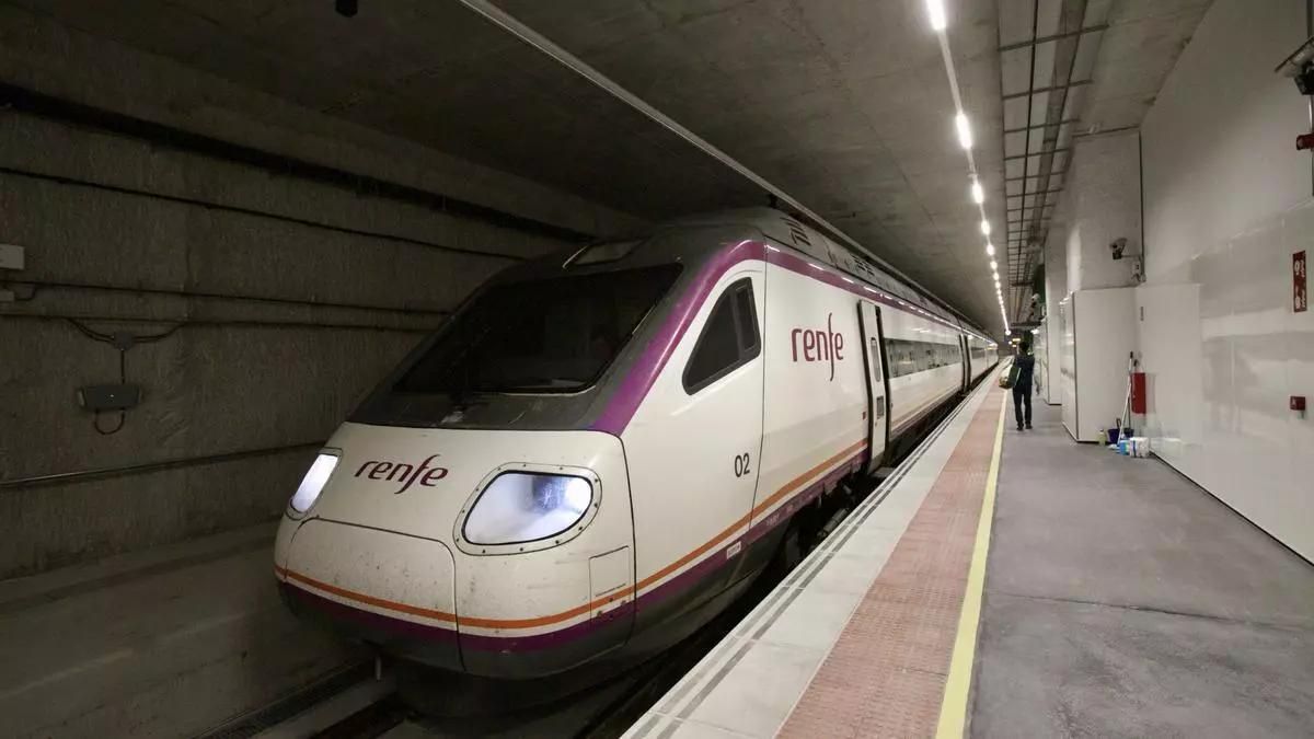 El AVE Murcia - Madrid en la estación del Carmen - Imagen de archivo