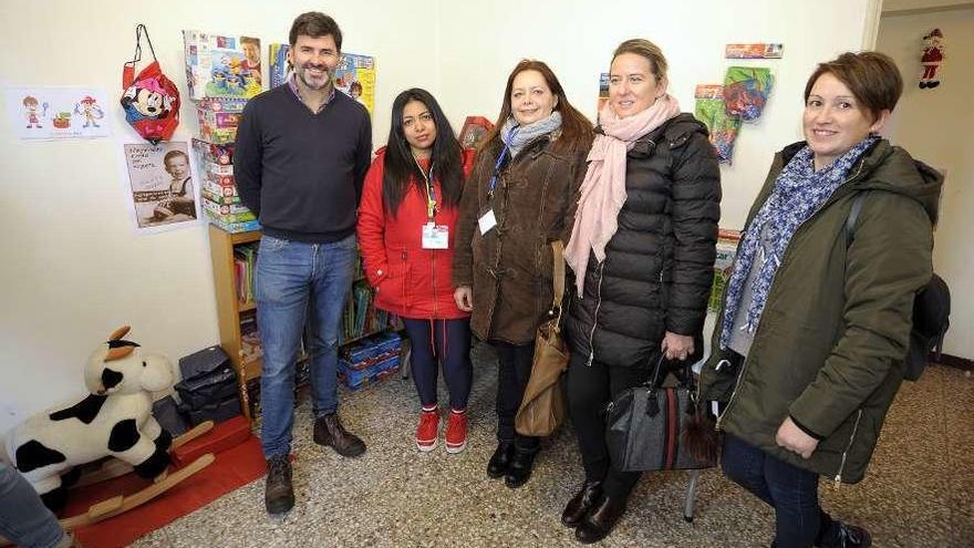 Casares, Peña, González, Díaz y Prieto, ayer, en el Desván municipal.  // Bernabé/Javier Lalín