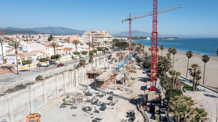 Obras de cimentación del proyecto urbano que abrirá Estepona al mar.