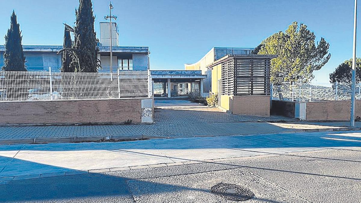 Exterior del antiguo Centro Tecnológico de la Madera de Lucena.