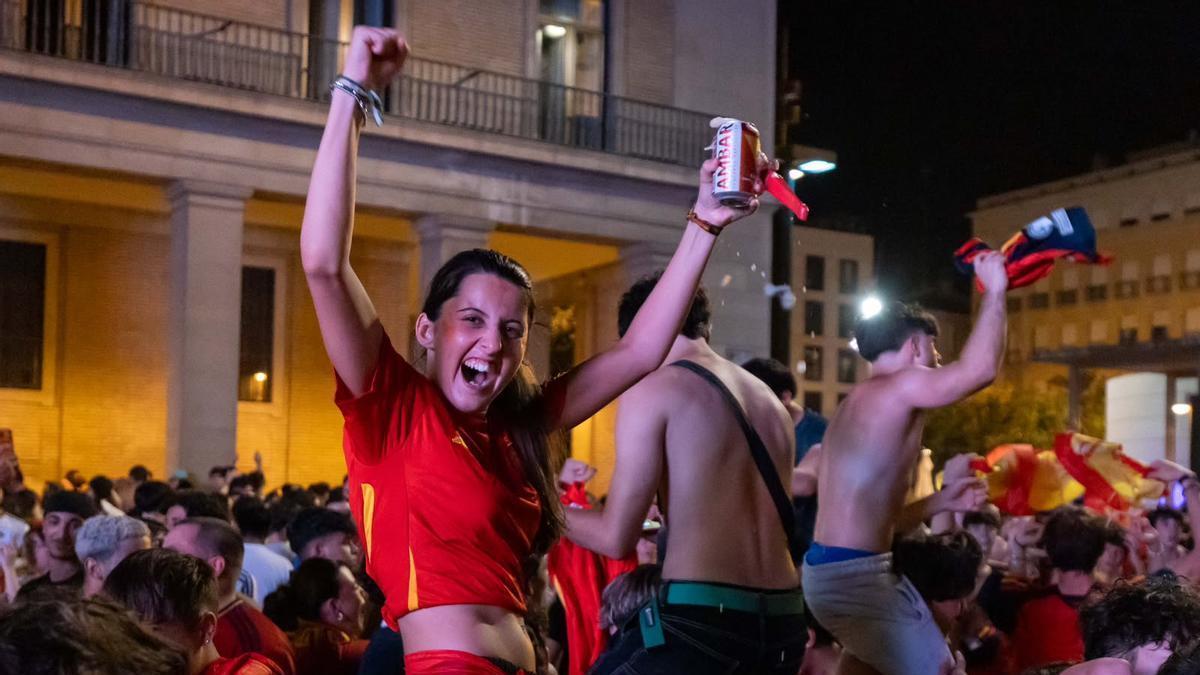 Vídeo | Miles de zaragozanos celebran la victoria de España contra Francia y el pase a la final del Mundial