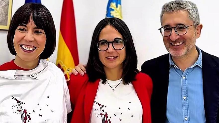 Morant posa con la camiseta de regalo de Bicorp.