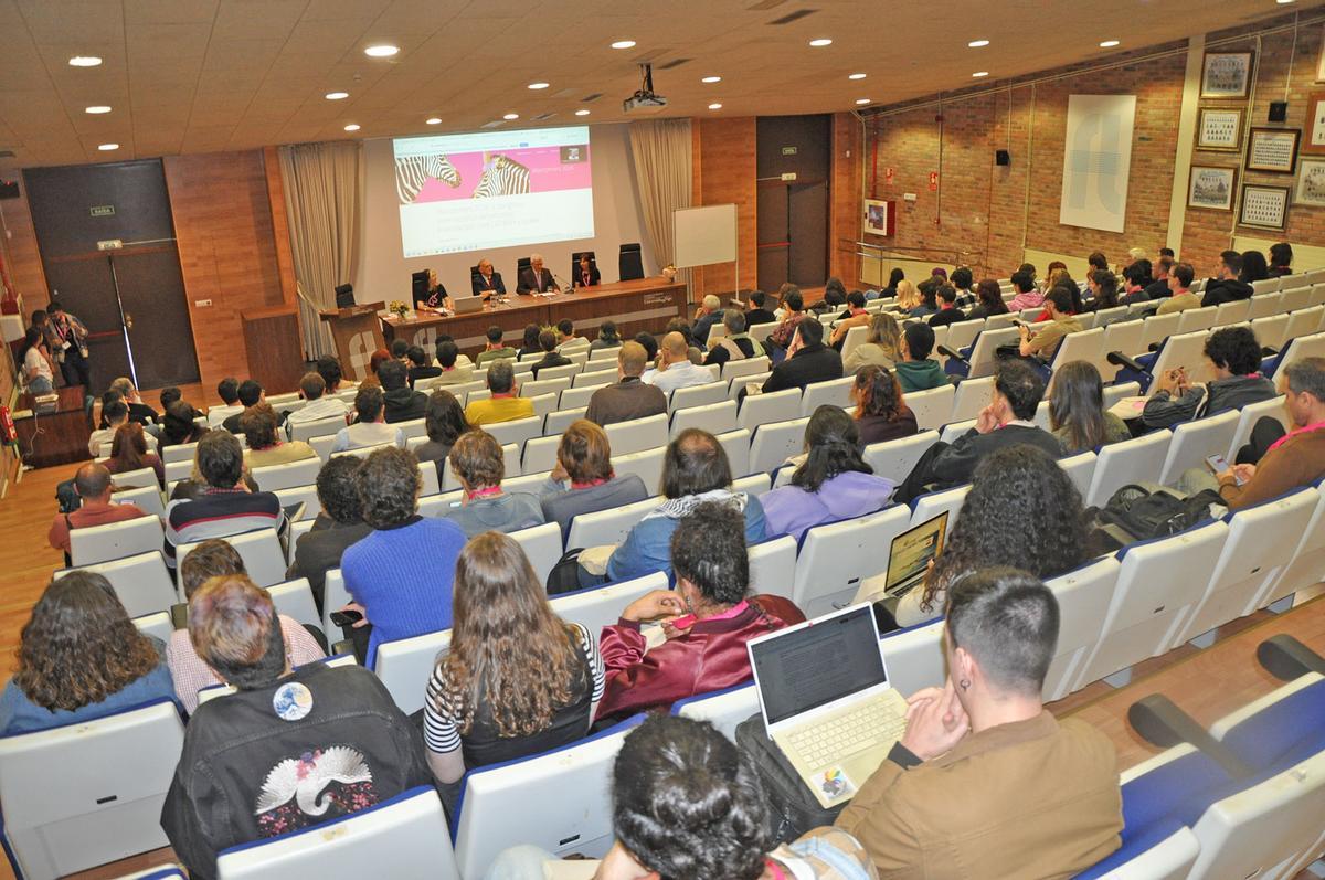 El congreso fue inaugurado por el rector Manuel Reigosa y el decano de Filología y Traducción, José Montero.