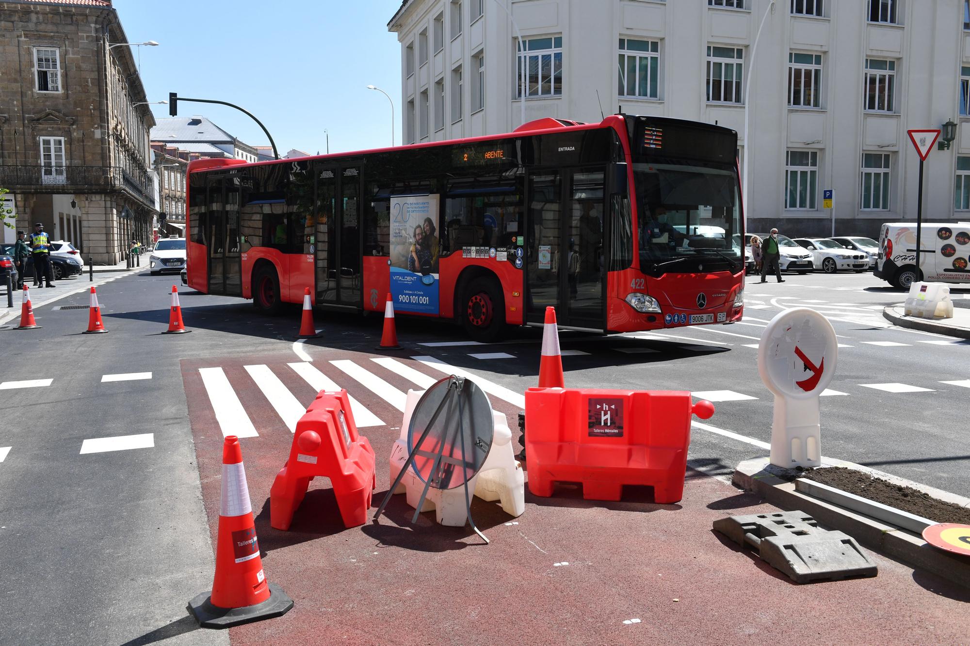 Rúa Nova ya es peatonal y cambia el tráfico en los Cantones