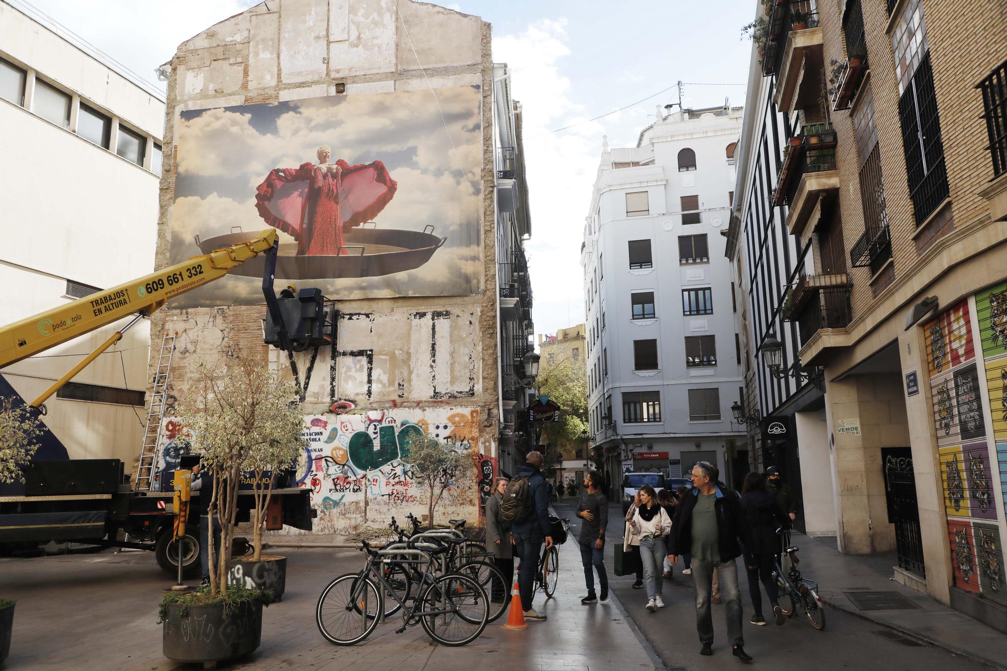 El mural de Rosita Amores vuelve a la calle Corretgería
