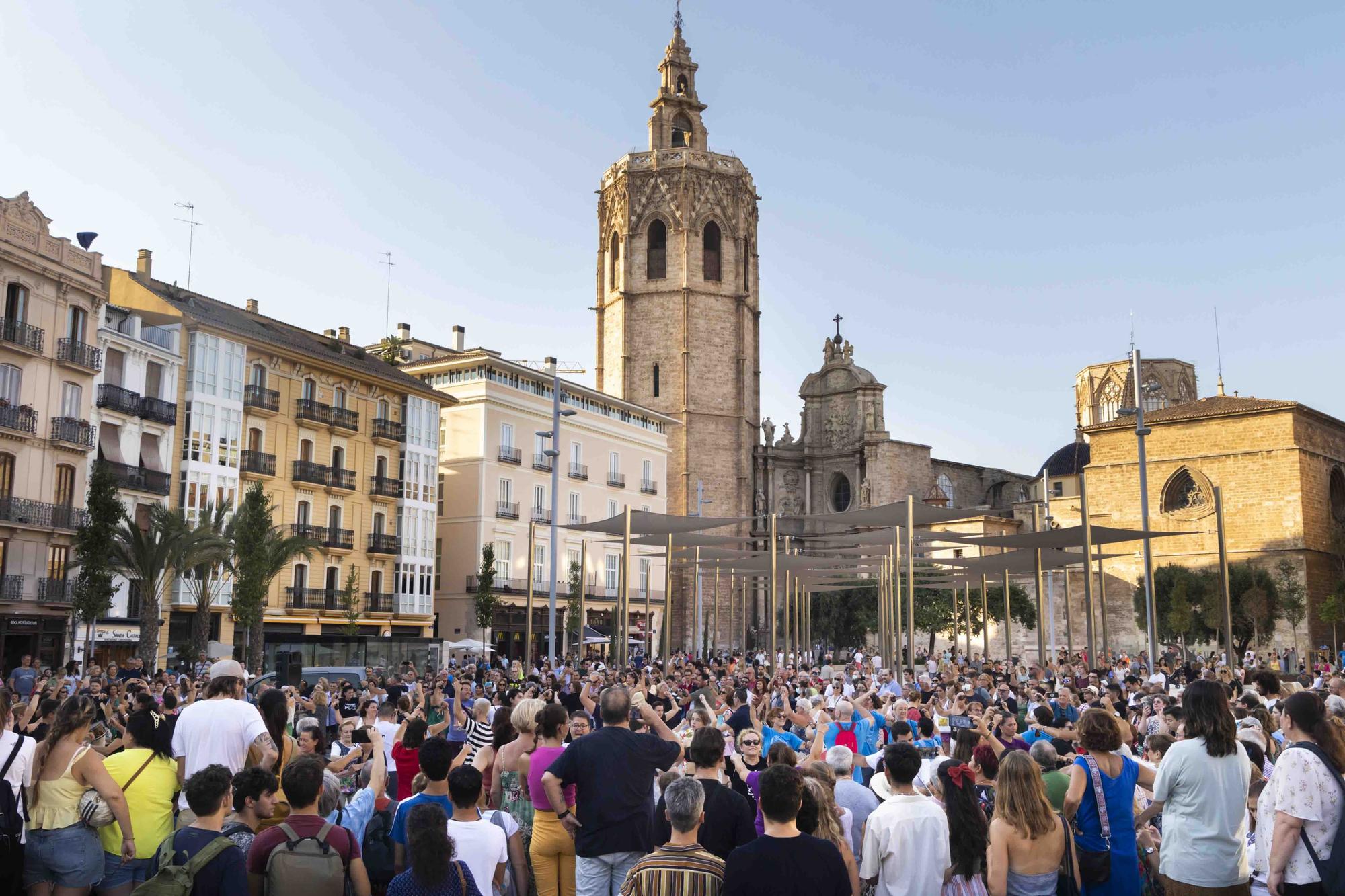 Jotas para estrenar la nueva Plaza de la Reina