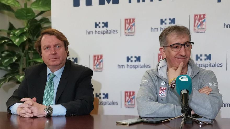 Rafael Silva y Moncho Fernández en la rueda de prensa celebrada en el Hospital HM Rosaleda / André Couce