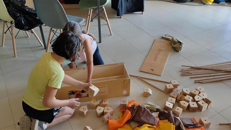 L&#039;AMPA de l&#039;escola Sant Andreu de Borrassà munta una paradeta el primer dia del curs