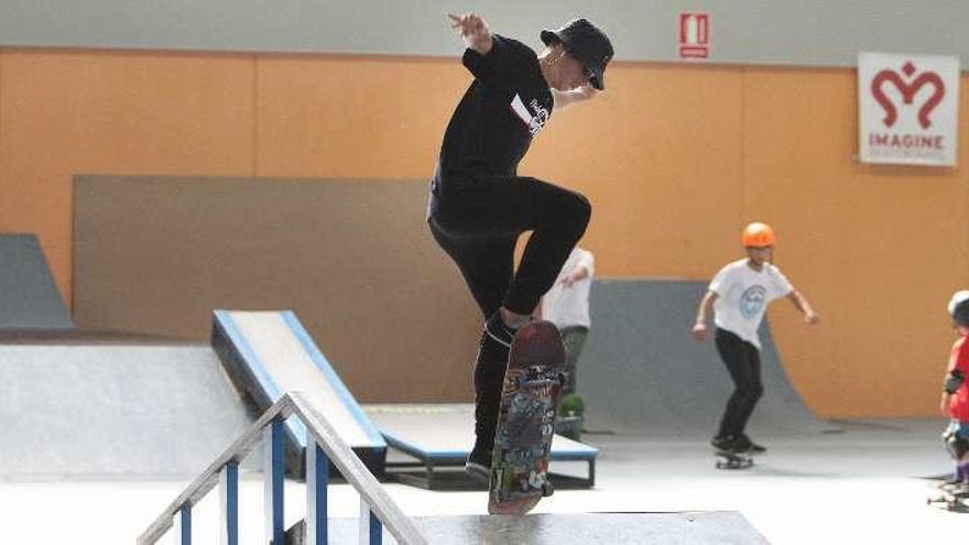 Uno de los participantes en la modalidad de skate. // I.O.