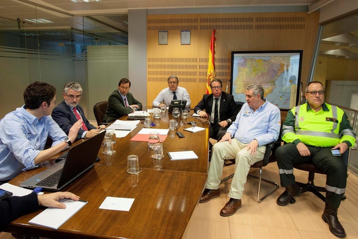 Serrano s'aferra al càrrec i es permet ironitzar sobre la seva absència en la nevada Serrano s'aferra al càrrec i es permet ironitzar sobre la seva absència en la nevada