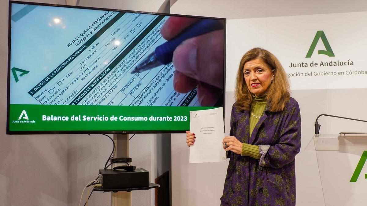 La delegada de Salud y Consumo, María Jesús Botella, este jueves, en la presentación del balance del Servicio de Consumo en 2023.
