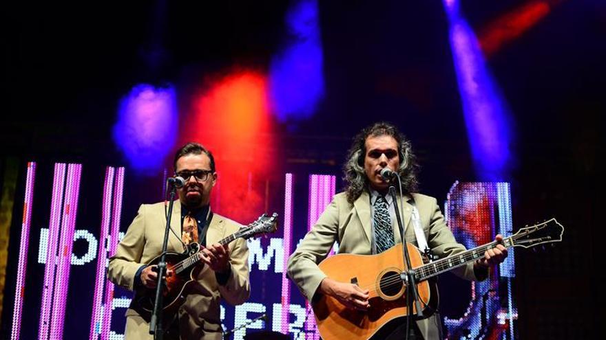 Enverea y los ritmos de Bollywood ponen el broche final al festival folk